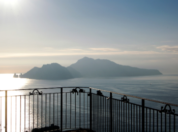 Capri vista dal belvedere dell'Annunziata